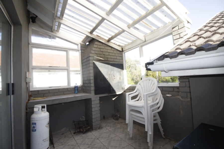 4 Bedroom Property for Sale in Paradise Beach Eastern Cape